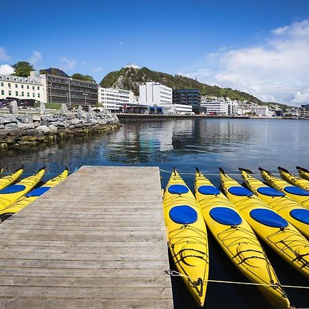Four Monkeys Hotel Alesund Bagian luar foto