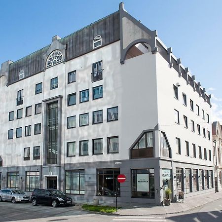 Four Monkeys Hotel Alesund Bagian luar foto