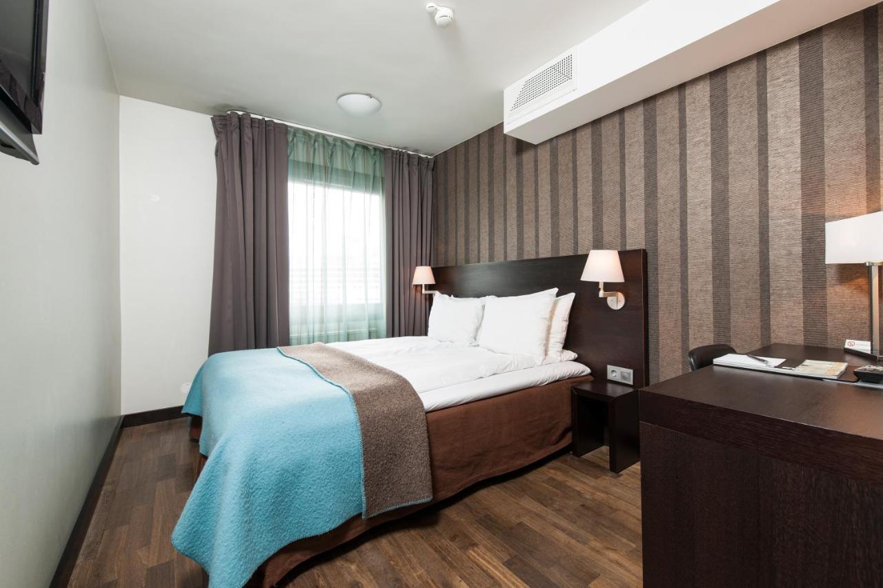 Four Monkeys Hotel Alesund Bagian luar foto