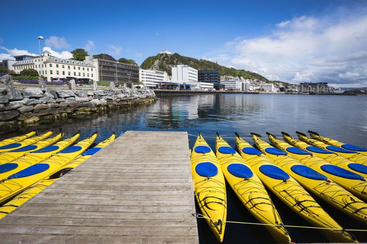 Four Monkeys Hotel Alesund Bagian luar foto