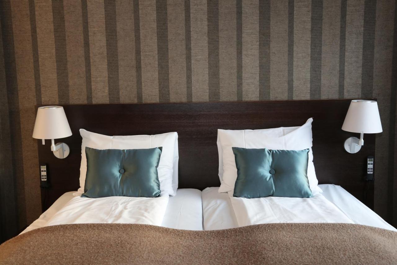 Four Monkeys Hotel Alesund Bagian luar foto