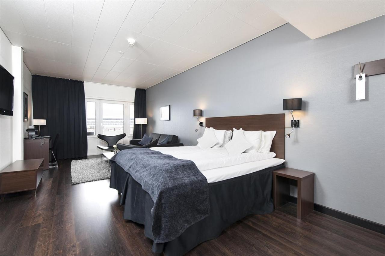 Four Monkeys Hotel Alesund Bagian luar foto