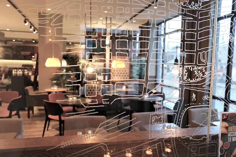 Four Monkeys Hotel Alesund Bagian luar foto
