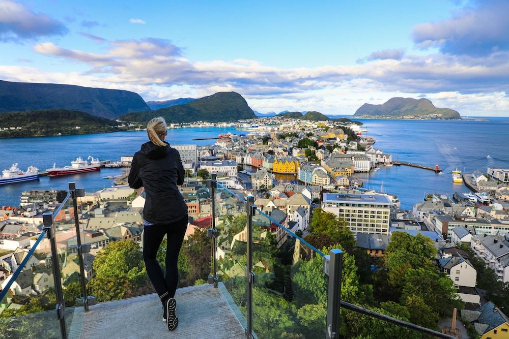 Four Monkeys Hotel Alesund Bagian luar foto