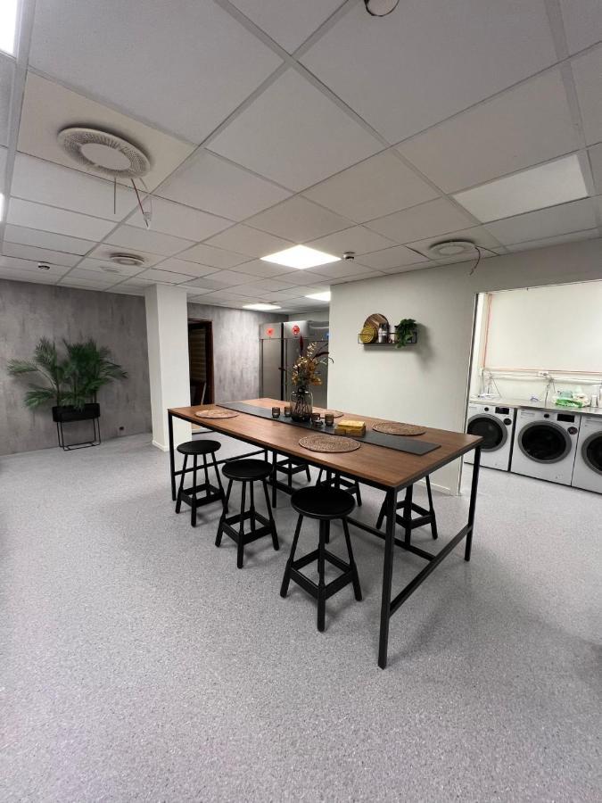 Four Monkeys Hotel Alesund Bagian luar foto