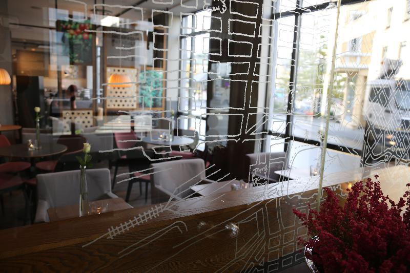 Four Monkeys Hotel Alesund Bagian luar foto