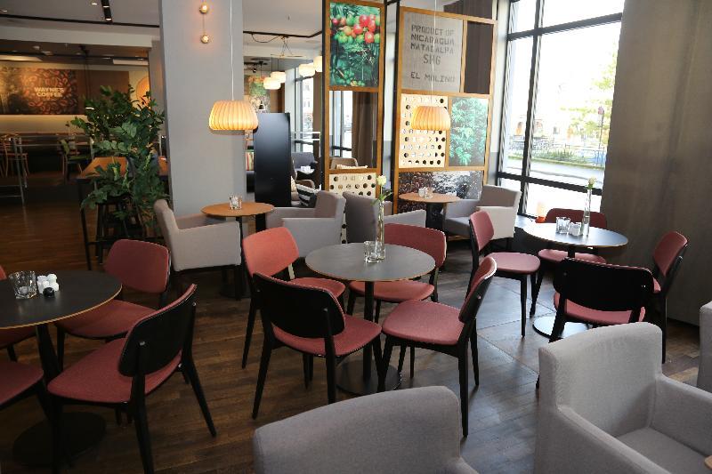 Four Monkeys Hotel Alesund Bagian luar foto