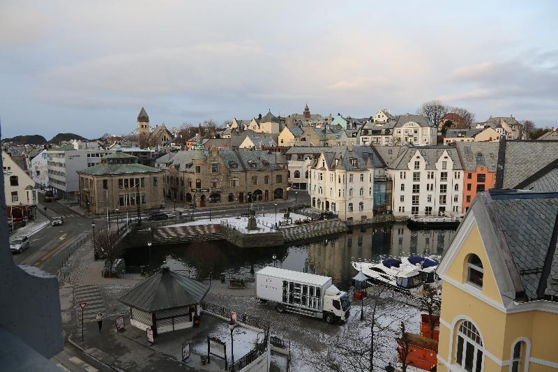 Four Monkeys Hotel Alesund Bagian luar foto