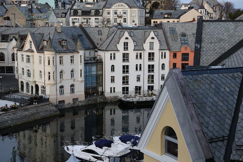 Four Monkeys Hotel Alesund Bagian luar foto
