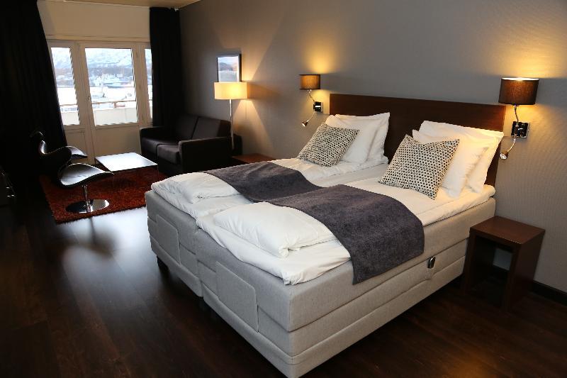 Four Monkeys Hotel Alesund Bagian luar foto