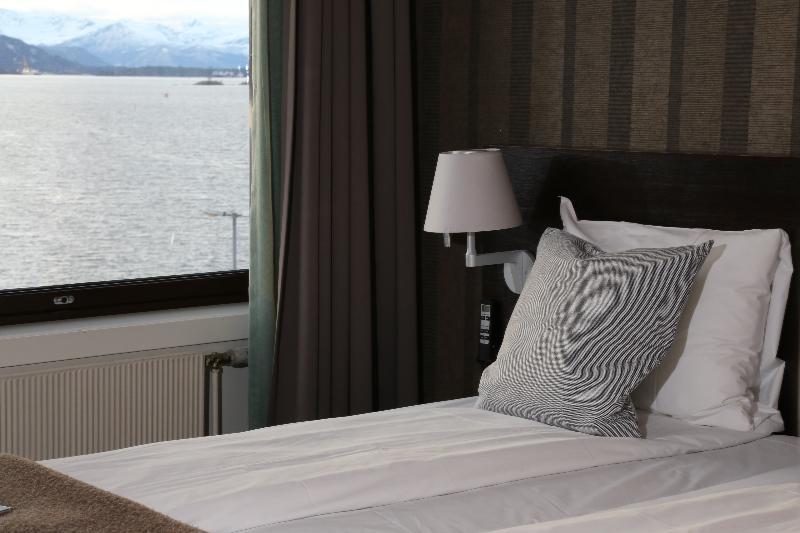 Four Monkeys Hotel Alesund Bagian luar foto
