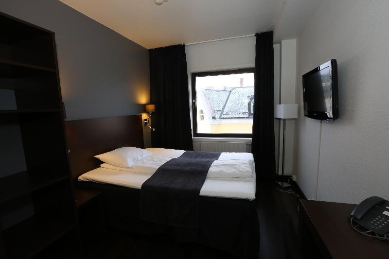 Four Monkeys Hotel Alesund Bagian luar foto
