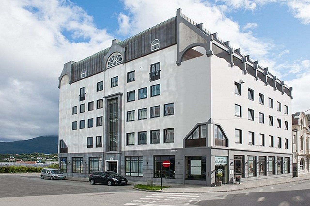 Four Monkeys Hotel Alesund Bagian luar foto