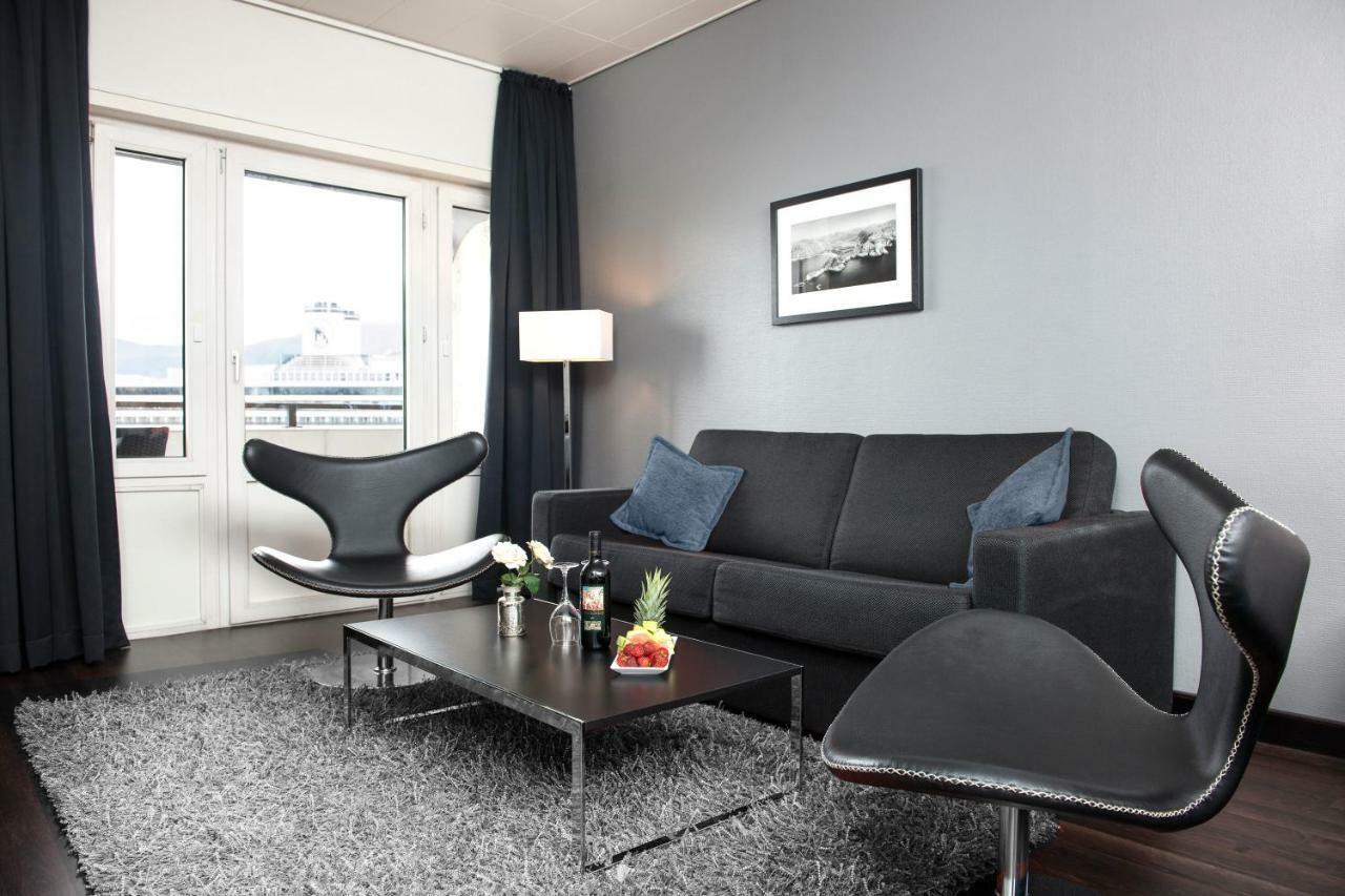 Four Monkeys Hotel Alesund Bagian luar foto